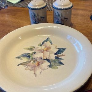 Vintage 2001 HOME & GARDEN Magnolia 10 inch dinner plate and salt & Pepper